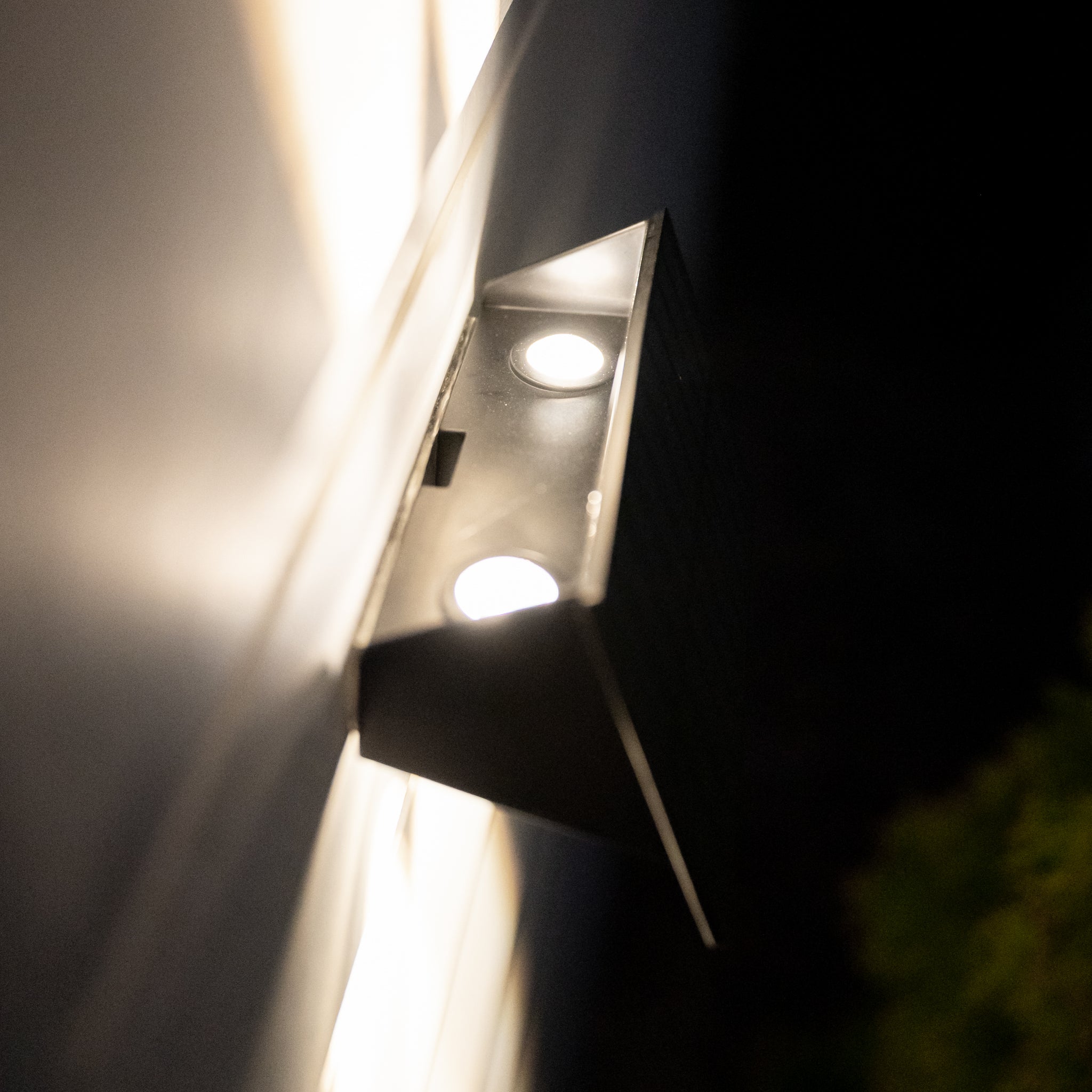 Up Down Wall Lights | Solar | Warm White – Hoselink