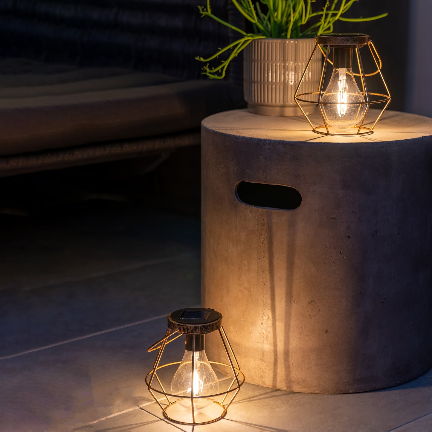 Industrial Style Solar Lantern | 2LED | Filament Globe | RUSTICA